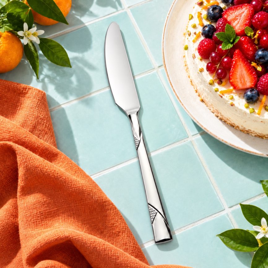 Gümüş Pasta Bıçağı sofrada – kullanım görseli