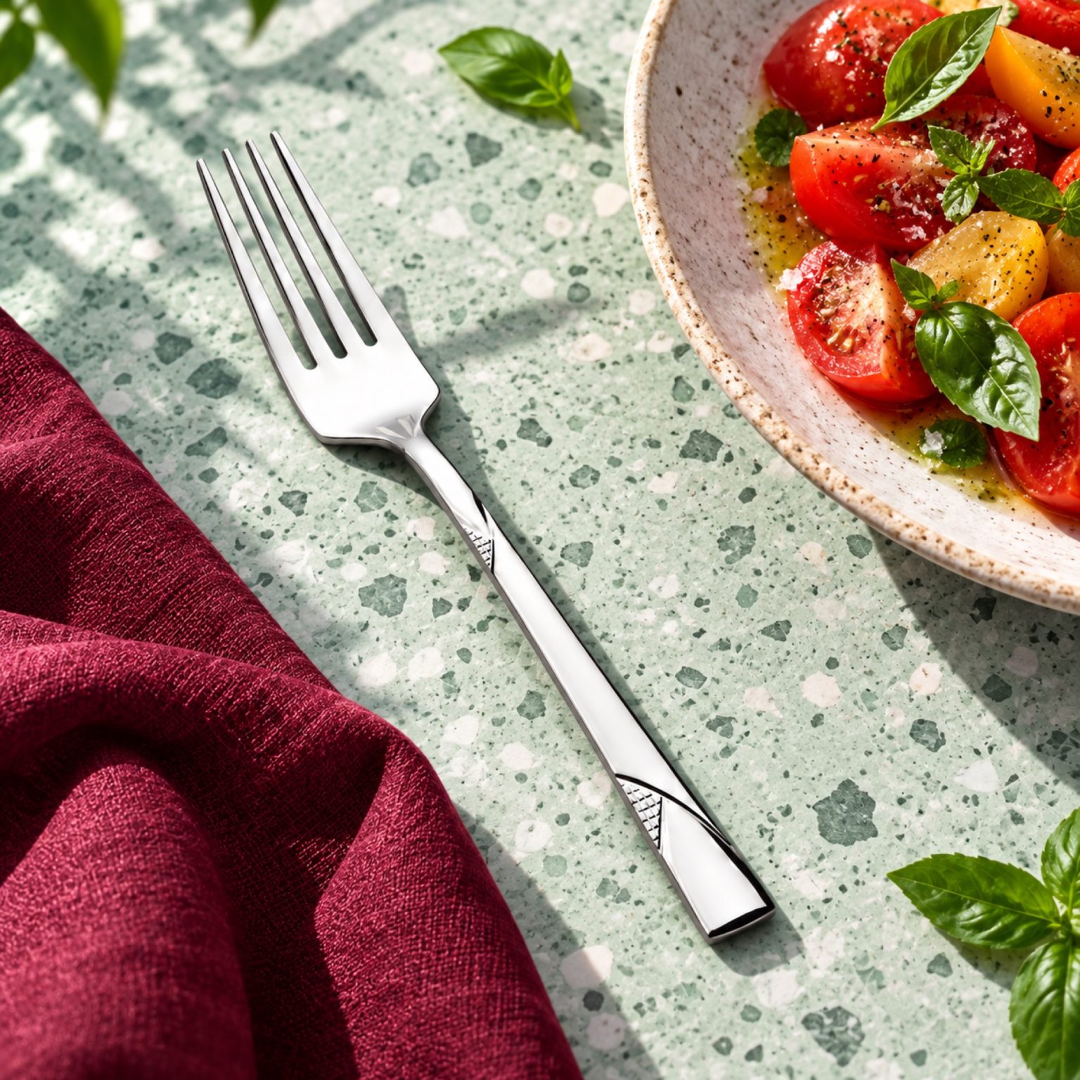Gümüş Yemek Çatalı sofrada – kullanım görseli
